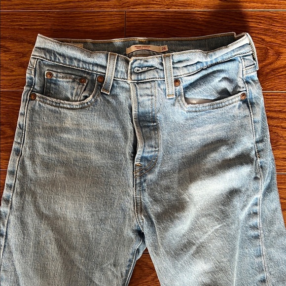 Levi’s Women “Wedgie Straight” Light Blue Distressed Jeans - Picture 4 of 12